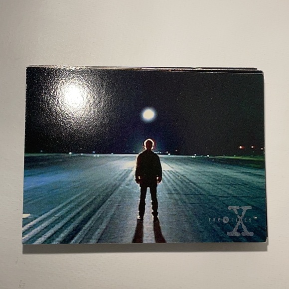 Vintage 95' Topps X Files Season 1 Complete Set & X-Files Pencils Loot Crate - Picture 17 of 17